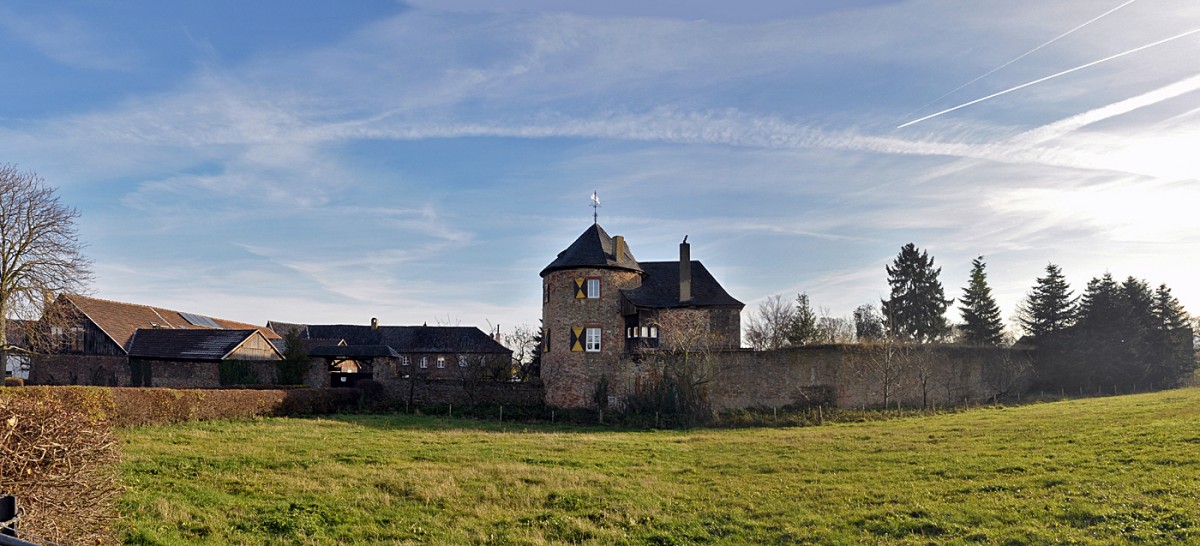 Unterburg (Wasserburg) in Antweiler, Kreis Euskirchen, 03.12.2013
