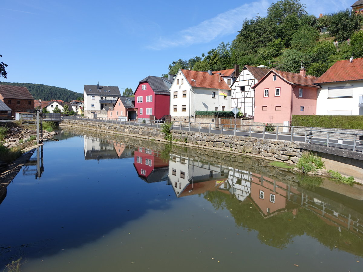 Unterebersbach, Huser entlang der Frnkischen Saale (08.07.2018)