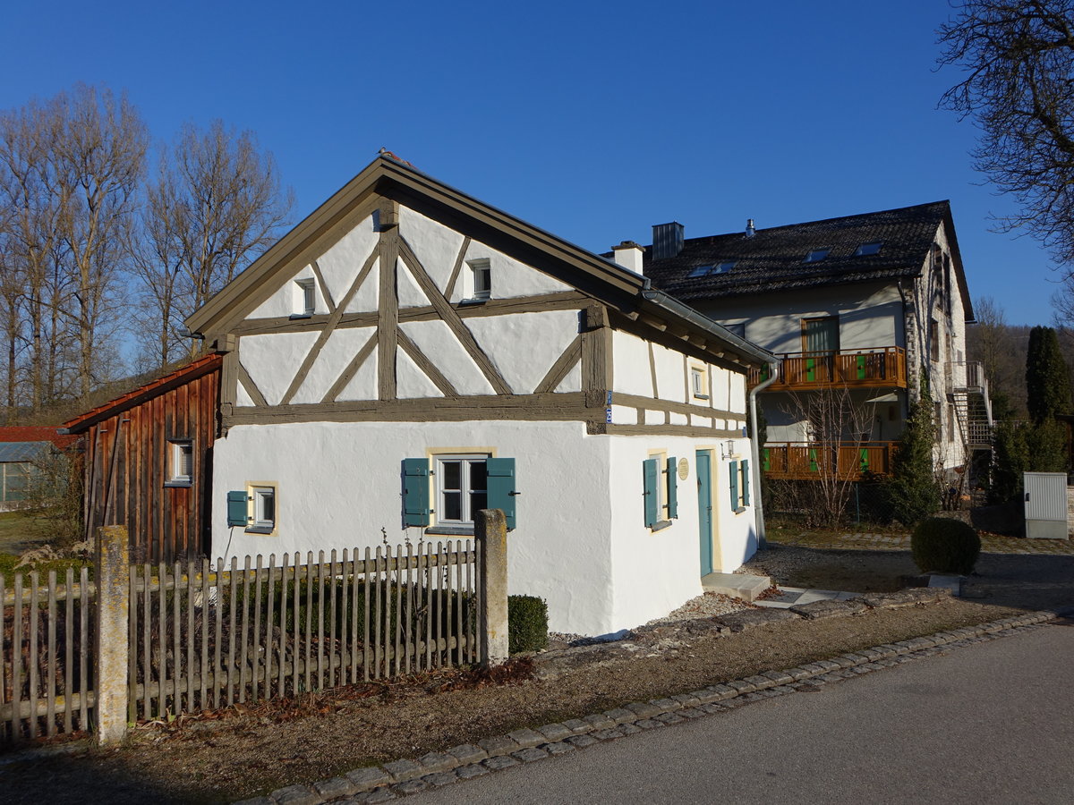 Unteremmendorf, Hirtenhaus, genutzt als Gemeindehaus, Armenhaus und Feuerspritzenhaus, erbaut im 18. Jahrhundert (12.03.2017)