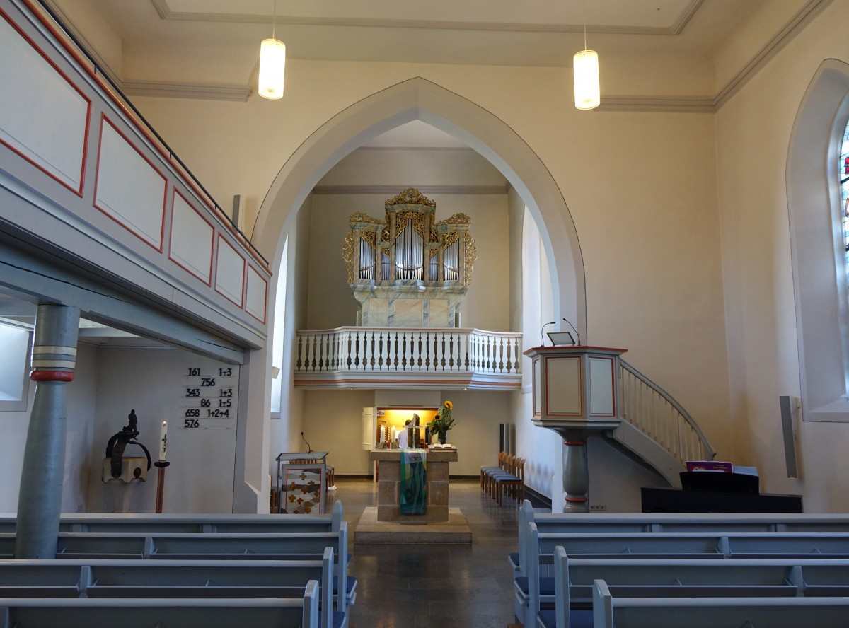 Unterensingen, Innenraum und Chor der St. Michael Kirche (30.08.2015)
