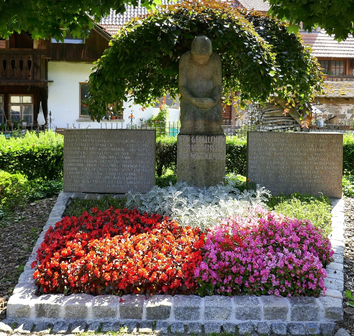 Unterentersbach, Denkmal fr die Opfer der beiden Weltkriege, Juli 2021