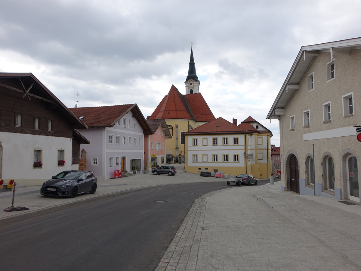 Untergriesbach, kath. Pfarrkirche St. Michael, Saalkirche mit Querhaus, Polygonalchor und Westturm, erbaut 1725 (21.10.2018)