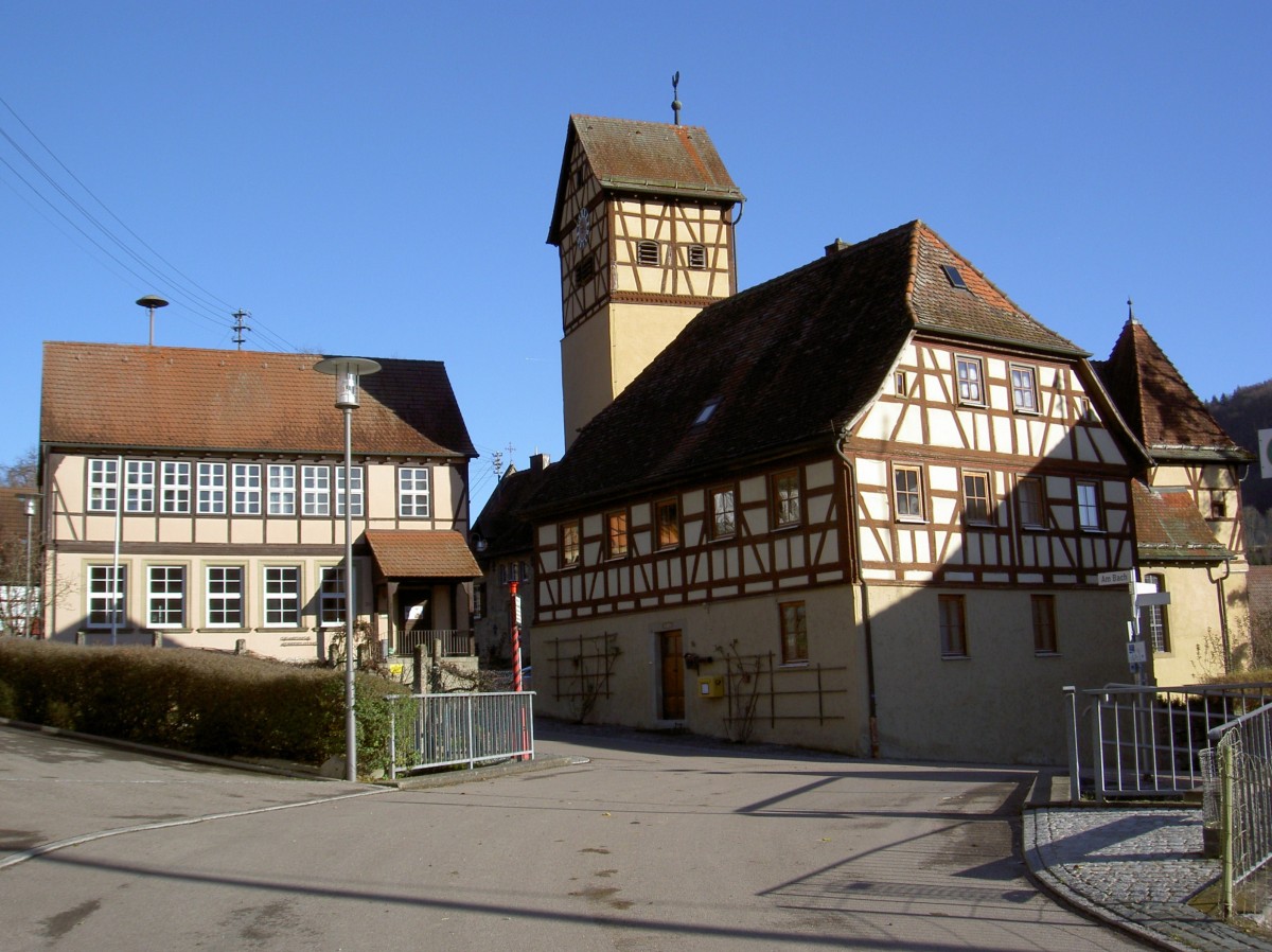 Unterregenbach, Pfarrhaus und Ev. Kirche (25.11.2013)