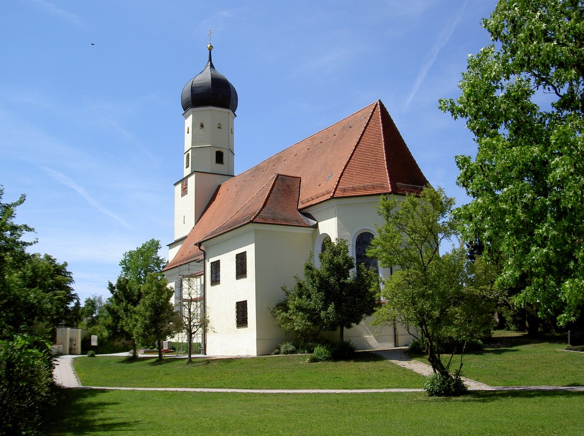 Untersulmetingen, Niederkirch St. Georg, erbaut von 1743 bis 1744 durch Dominikus Wiedemann, Westturm von der Vorgngerkirche von 1679 (07.06.2014)