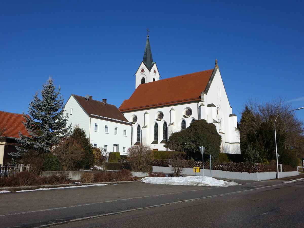 Unterteuerting, Pfarrkirche St. Oswald, Saalkirche mit Satteldach und eingezogenem dreiseitig geschlossenem Chor, erbaut von 1876 bis 1877 (05.02.2017)