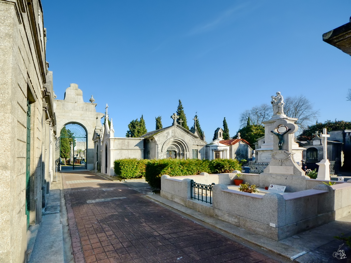 Unterwegs auf dem Friedhofsgelnde von Lapa (Cemitrio da Lapa) in Porto. (Januar 2017)