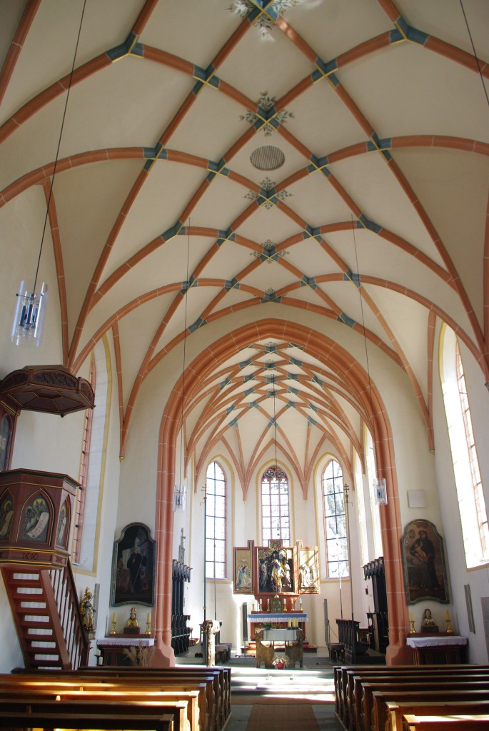 Unterzeil, Langhaus der St. Magnus Kirche, neugotischer Hochaltar von 1865, Kanzel und Chorgesthl von Peter Metz (14.03.2012)