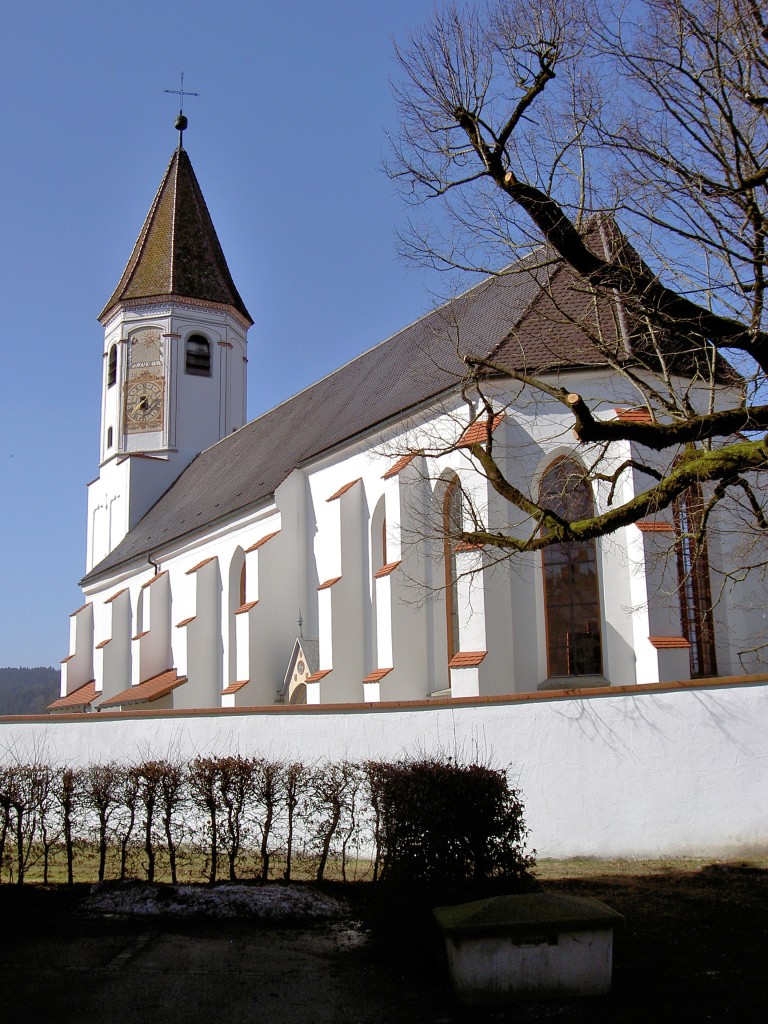 Unterzeil, St. Magnus Kirche, erbaut von 1510 bis 1514 durch Johann von Waldburg (
14.03.2012)