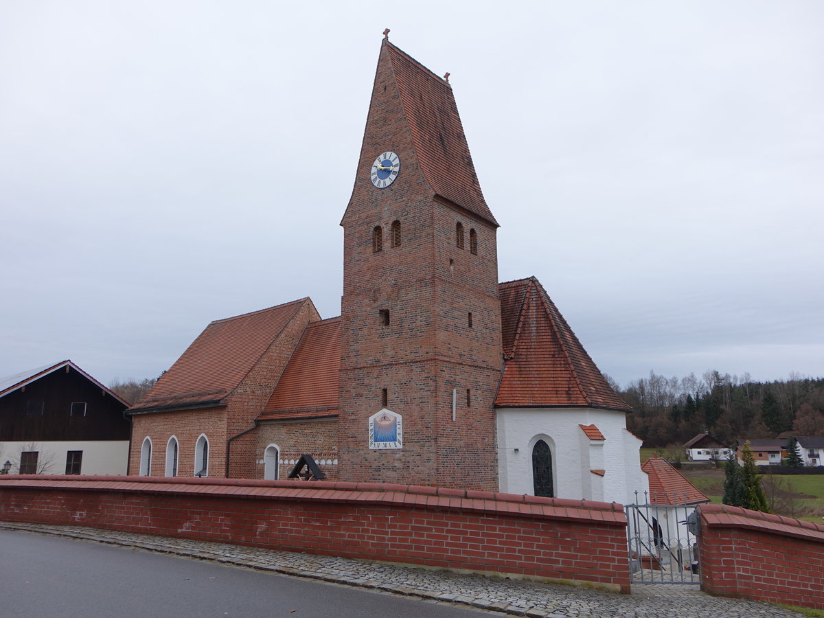 Unterzeitlarn, Pfarrkirche St. gidius, erbaut im 13. Jahrhundert, Chor und Turm sptgotisch erbaut im 15. Jahrhundert (25.12.2016)