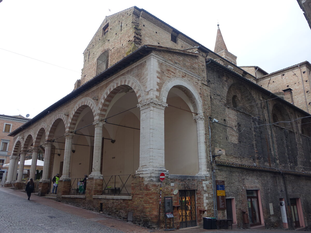 Urbino, Klosterkirche San Francesco, erbaut im 14. Jahrhundert (01.04.2022)