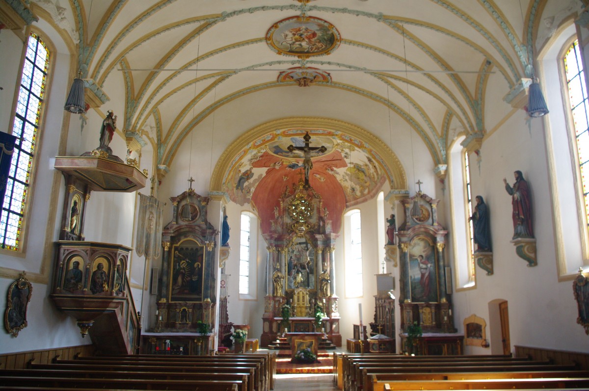 Urlau, Altre und Kanzel der St. Martinskirche, Chorstukkaturen von 1743 (08.09.2013)