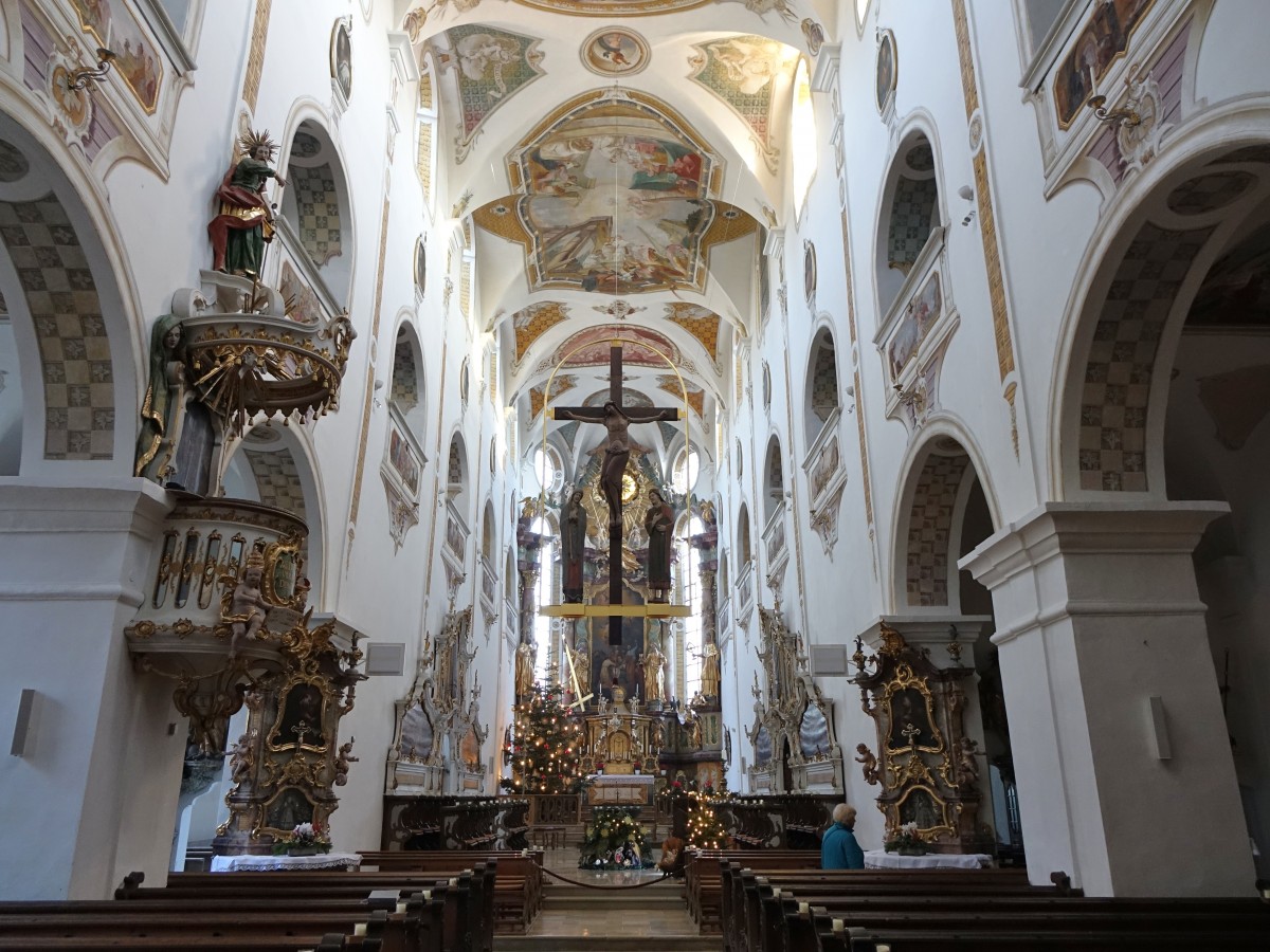 Ursberg, Klosterkirche St. Johannes, barock mit sptromanischer Kreuzigungsgruppe, Hochaltar von J. Pflaum (27.12.2015)
