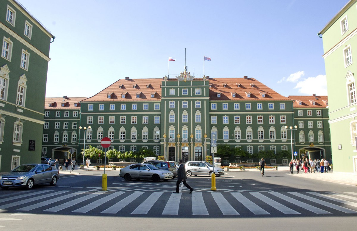 Urząd Miasta Szczecin (Kirchbauplatz, Stettin). Aufnahmedatum: 24. Mai 2015.