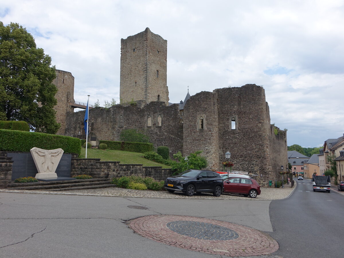 Useldingen, Burg Useldange in der Rue de Eglise (20.06.2022)