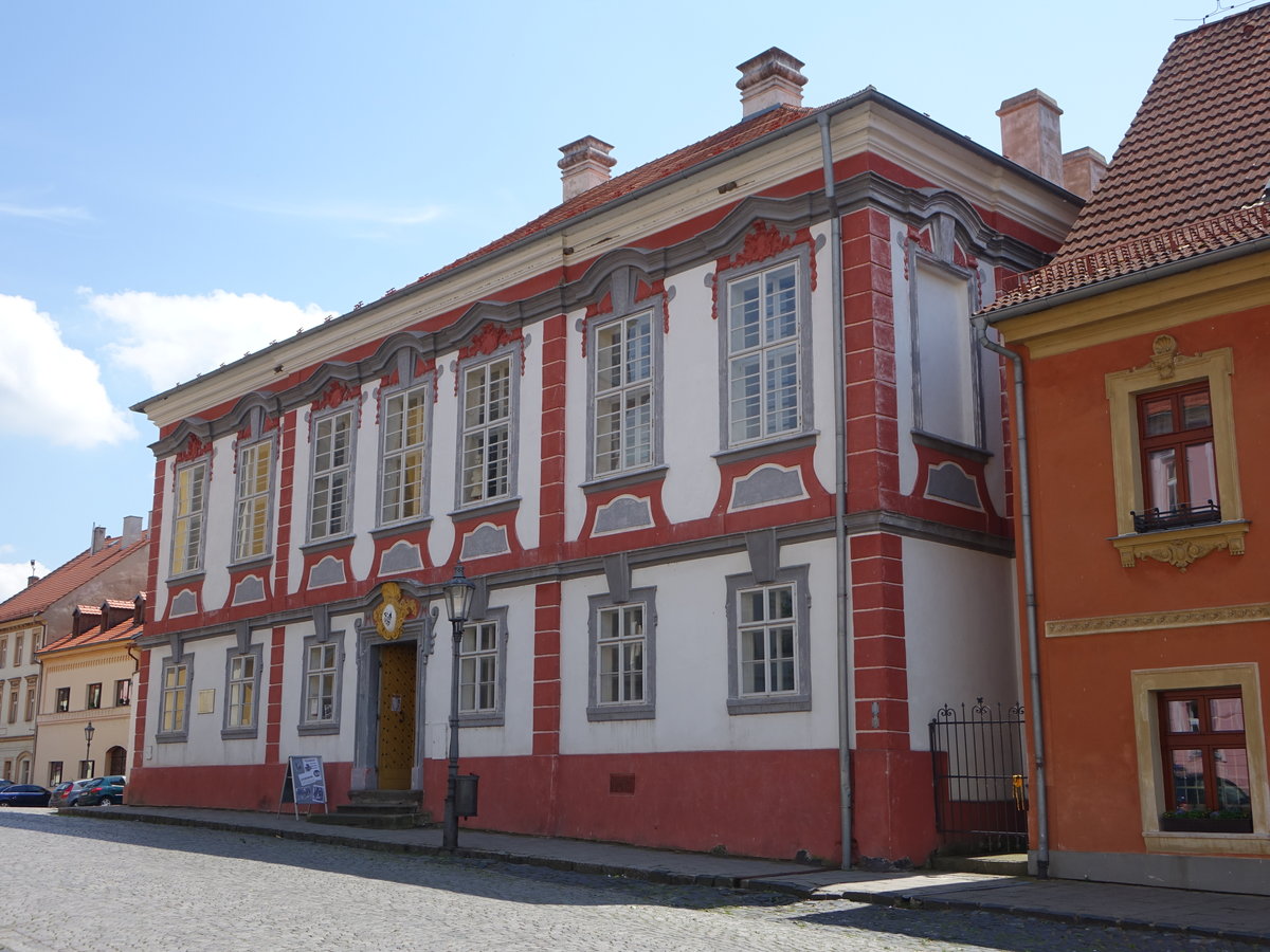 Ustek / Auscha, Dekanatsgebäude am Mirove Namesti (28.06.2020)