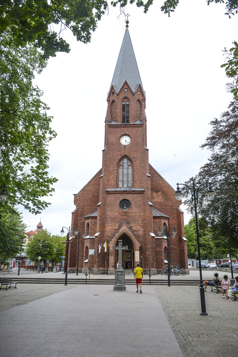 Ustka (Hinterpommern) - Die Stolpmnder Pfarkirche von 1888. Aufnahme: 21. August 2020.