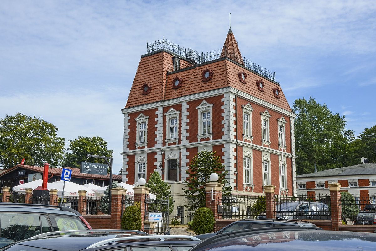 Ustka (Stolpmnde) in Hinterpommern. Die Rote Villa von 1890, in der Otto von Bismarck wohnte. Aufnahme: 21. August 2020.