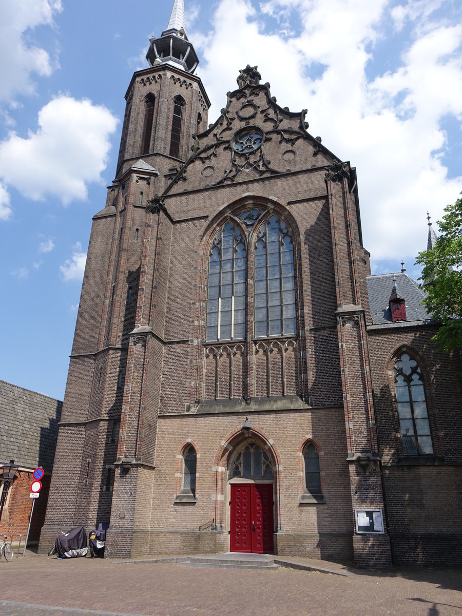 Utrecht, St. Catharinakerk, sptgotische kreuzfrmige Basilika, erbaut ab 1470 durch den Karmeliterorden, seit 1853 rm-kath. Kathedrale (12.05.2016)