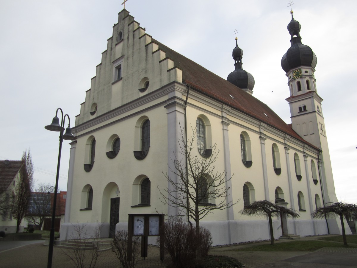 Uttenweiler, St. Simon und Judas Kirche, ehemalige Klosterkirche der Augustinereremiten, erbaut ab 1710, broncene Westportal von Hilde Brr (24.12.2013)