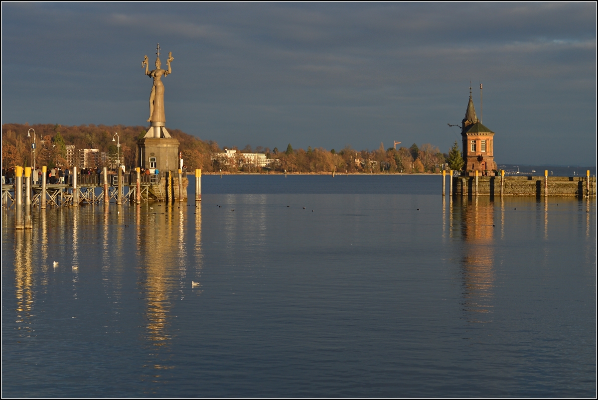 <U>Weihnachtsmarktstimmung?</U>

So jedenfalls zeigte sich der zweite Advent 2013 in Konstanz, wo zu Fen der gewichtigen Dame der Weihnachtsmarkt stattfindet. Die Teilnehmer des BB-Treffen in Konstanz werden sich an eine ganz andere Stimmung erinnern vor exakt einem Jahr.