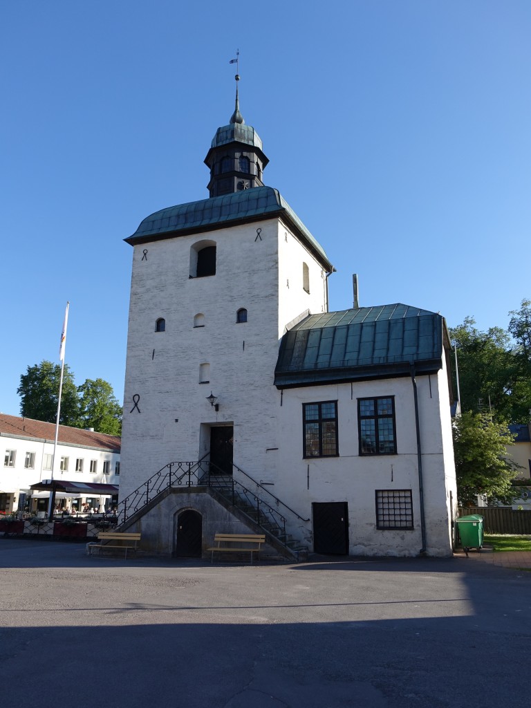 Vadstena, Radhuset, erbaut ab 1400, zweistckiger Westflgel mit des Rathaussaal, Turm 15. Jahrhundert (16.06.2015)