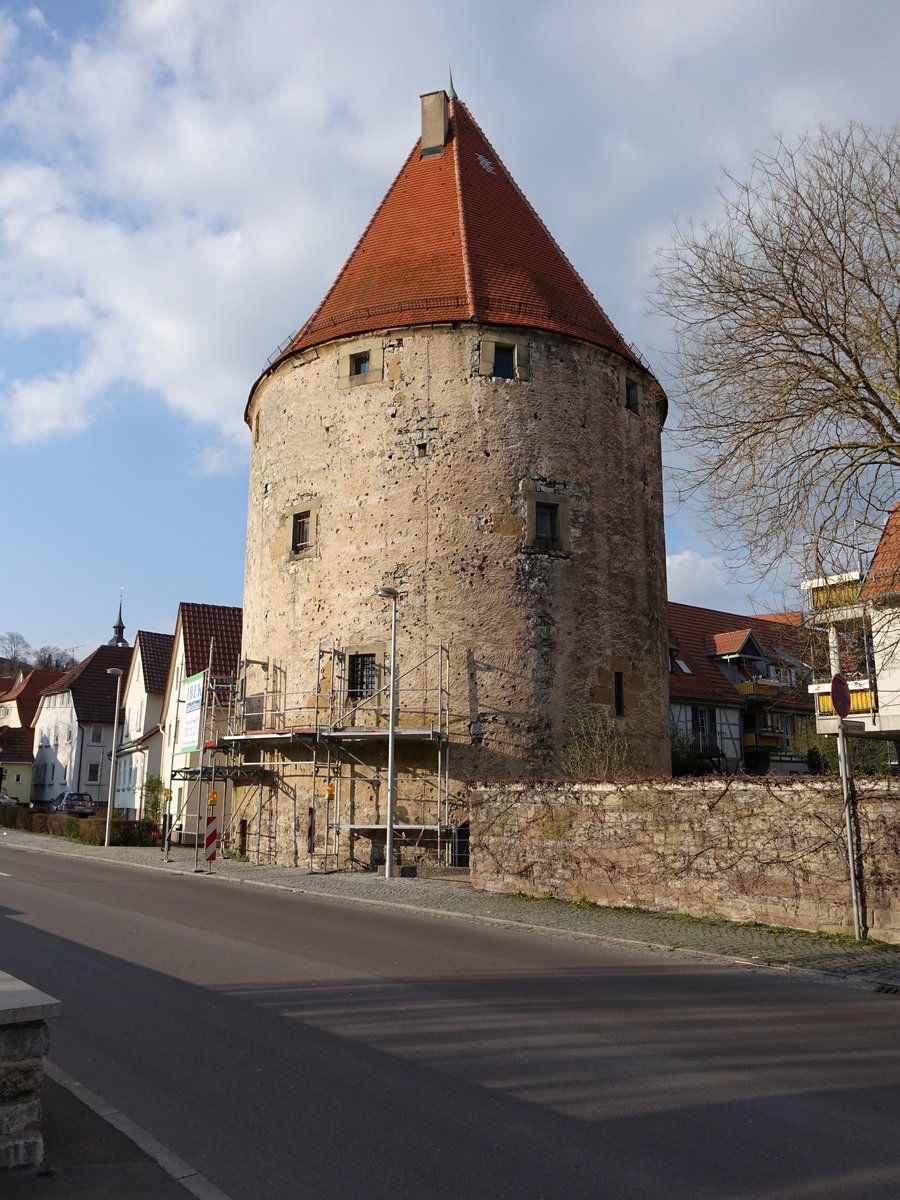 Vaihingen a. d. Enz, Pulverturm, Eckturm der Stadtbefestiung mit bis zu 3 Meter dicken Mauern, erbaut 1482, von 1819 bis 1844 Gefngnis (10.04.2016)