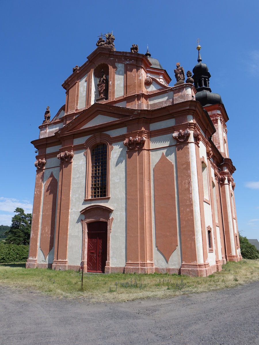 Valec, barocke Kirche der hl. Dreifaltigkeit, erbaut von 1710 bis 1720 durch Giovanni Antonio Bianno Rossa (06.07.2019)