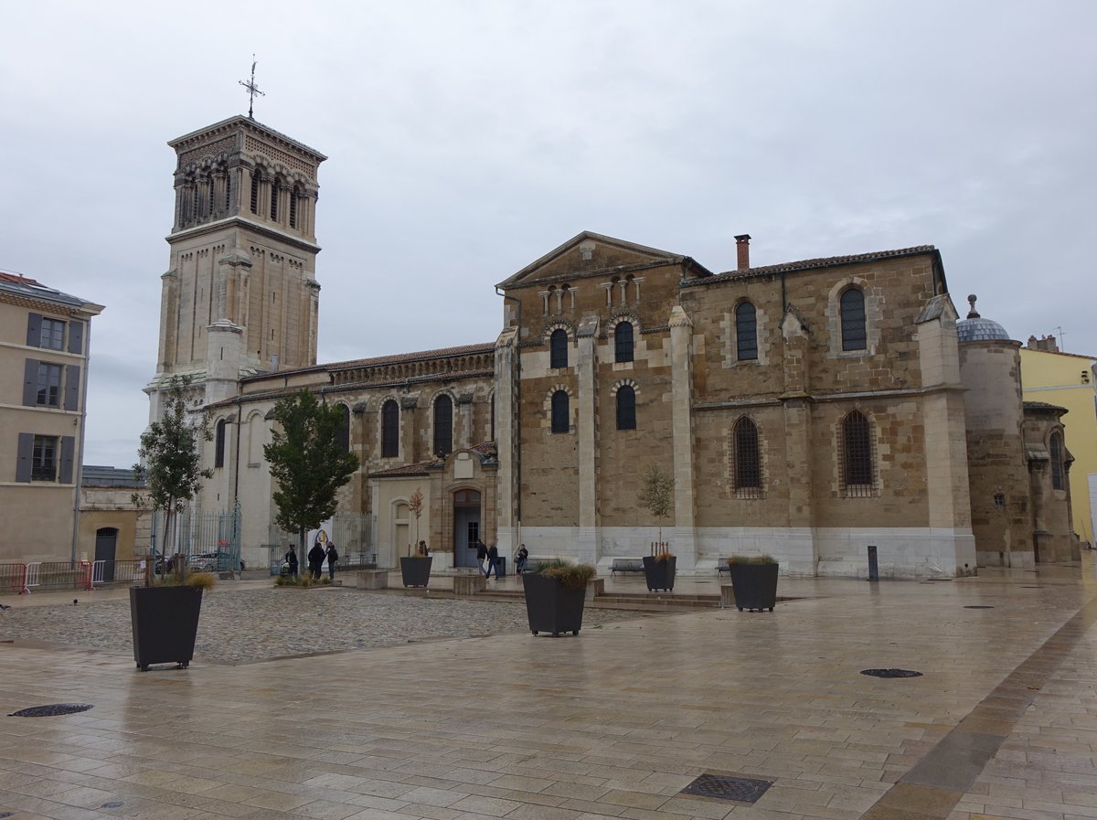 Valence, Kathedrale St. Apollinaire, erbaut ab 1095, neuromanischer Turm erbaut im 19. Jahrhundert (18.09.2016)