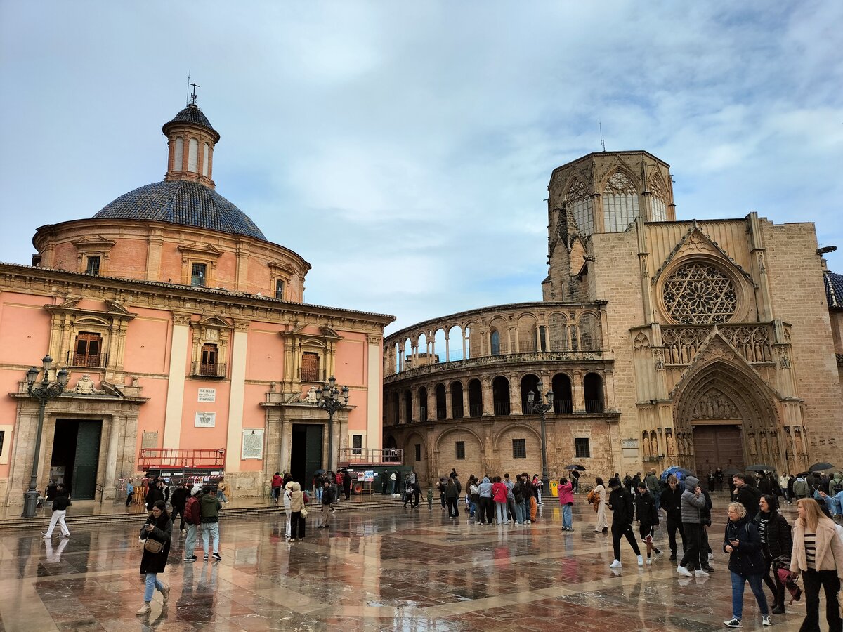 Valencia, Plaza de la Virgen, Nuestra Se�ora de los Desamparados, 07.03.2026