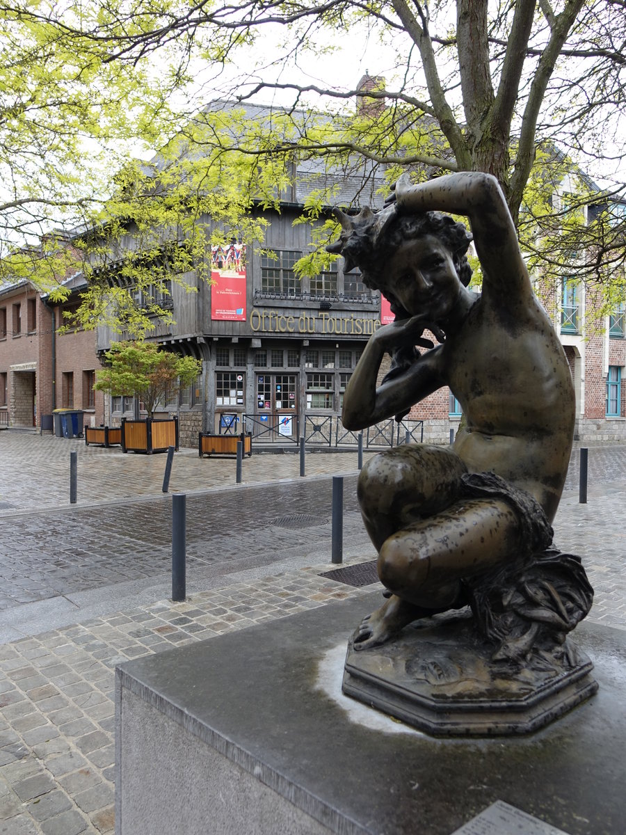 Valenciennes, Statue von Jean Baptist Carpeaux vor der Touristinfo in der Rue Henri Lemaire (15.05.2016)