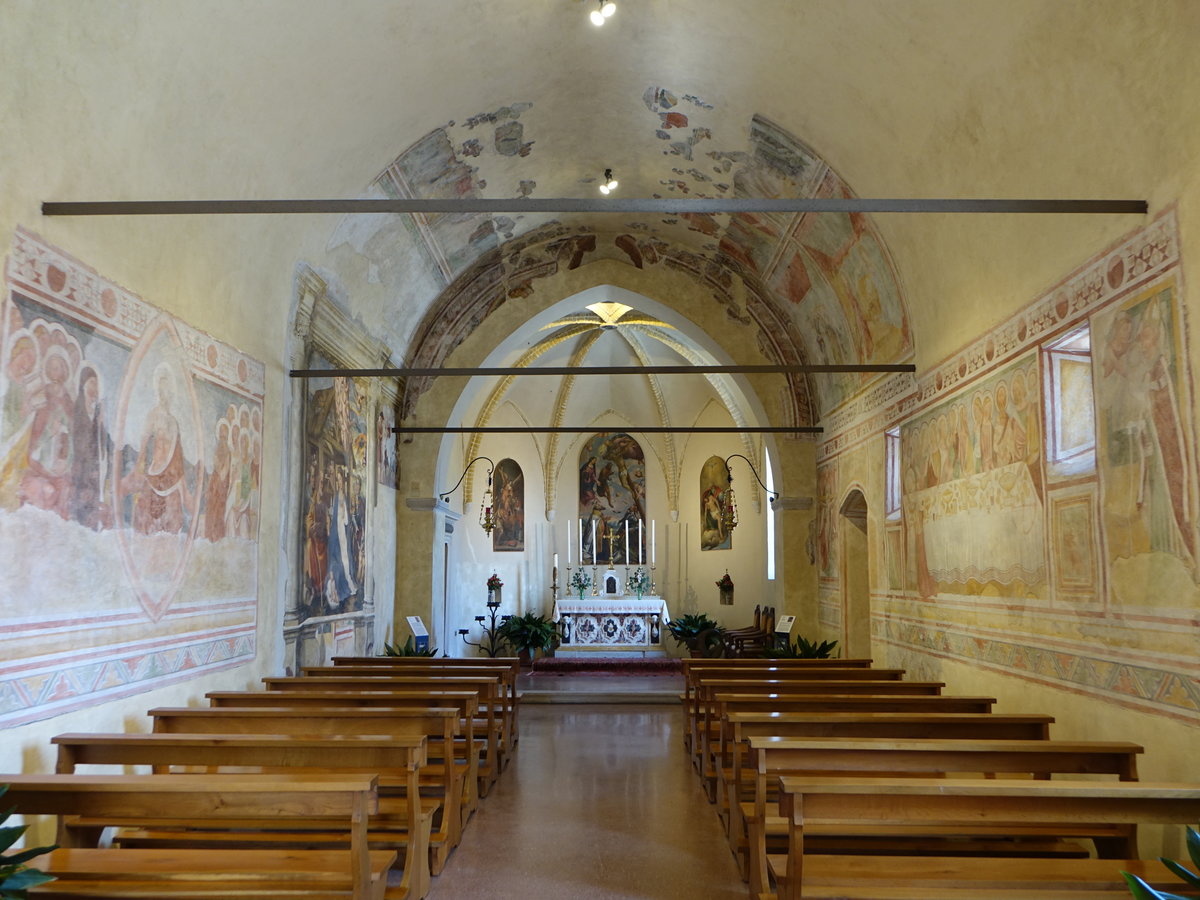 Valeriano, Innenraum mit Fresken in der Kirche Santa Maria dei Battuti (05.05.2017)