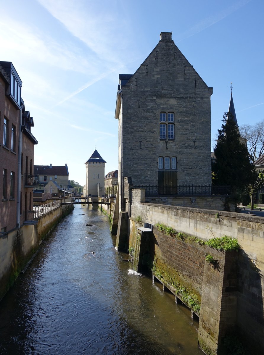 Valkenburg, Huis Den Halder aus dem 17. Jahrhundert und Grendelpoort (05.05.2016)