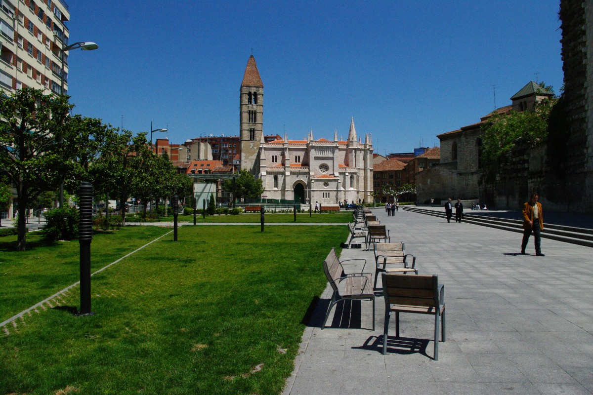 Valladolid, Plaza Catedral mit Iglesia de Nuestra Senora de la Antigua (19.05.2010)