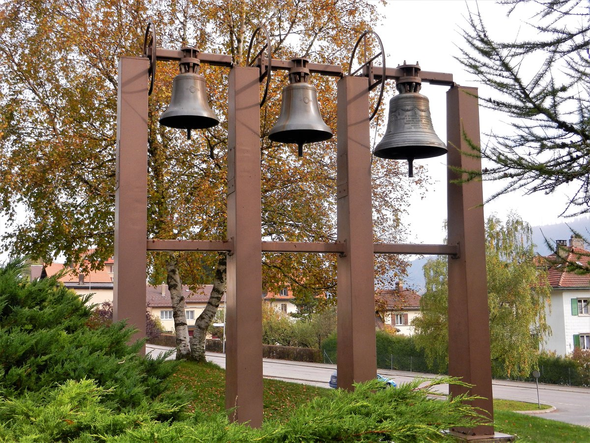 Vallorbe, origineller Glockenturm der katholischen Kirche - 25.10.2013