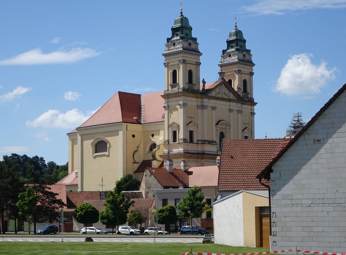 Valtice, barocker Maria Himmelfahrt Kirche, erbaut von 1631 bis 1671 (31.05.2019)