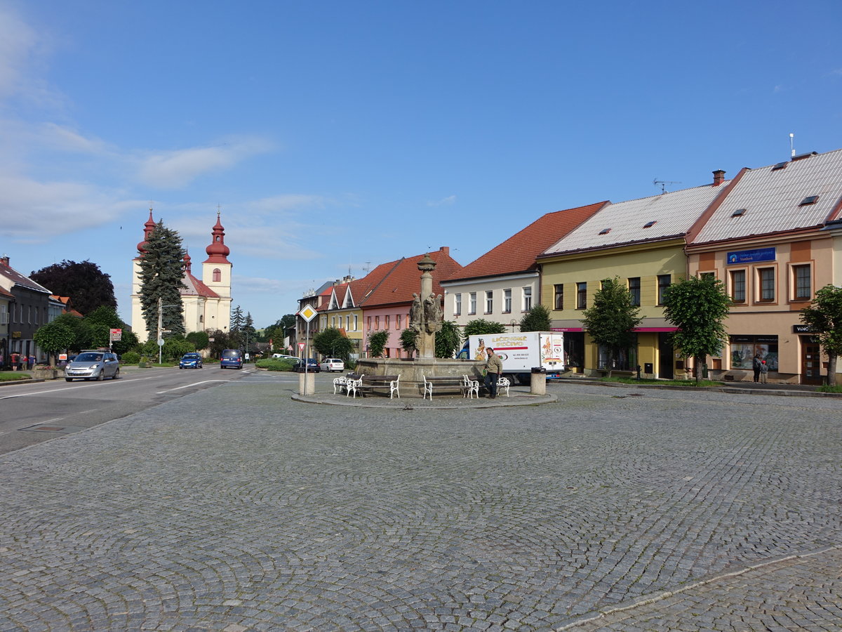 Vamberk / Wamberg, Huser und St. Prokop Kirche am Husova Namesti (30.06.2020)