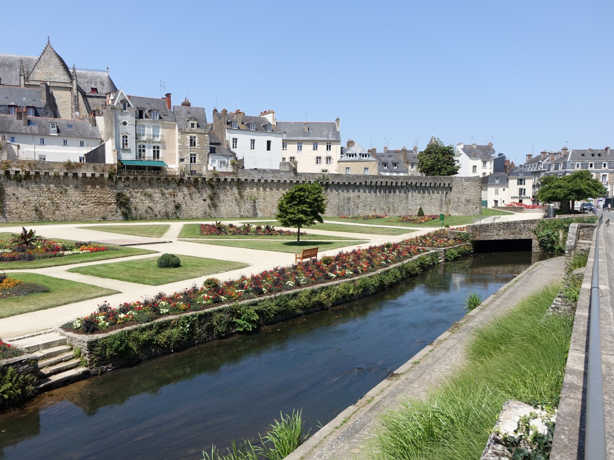 Vannes, Grten entlang der Stadtmauer (16.07.2015)