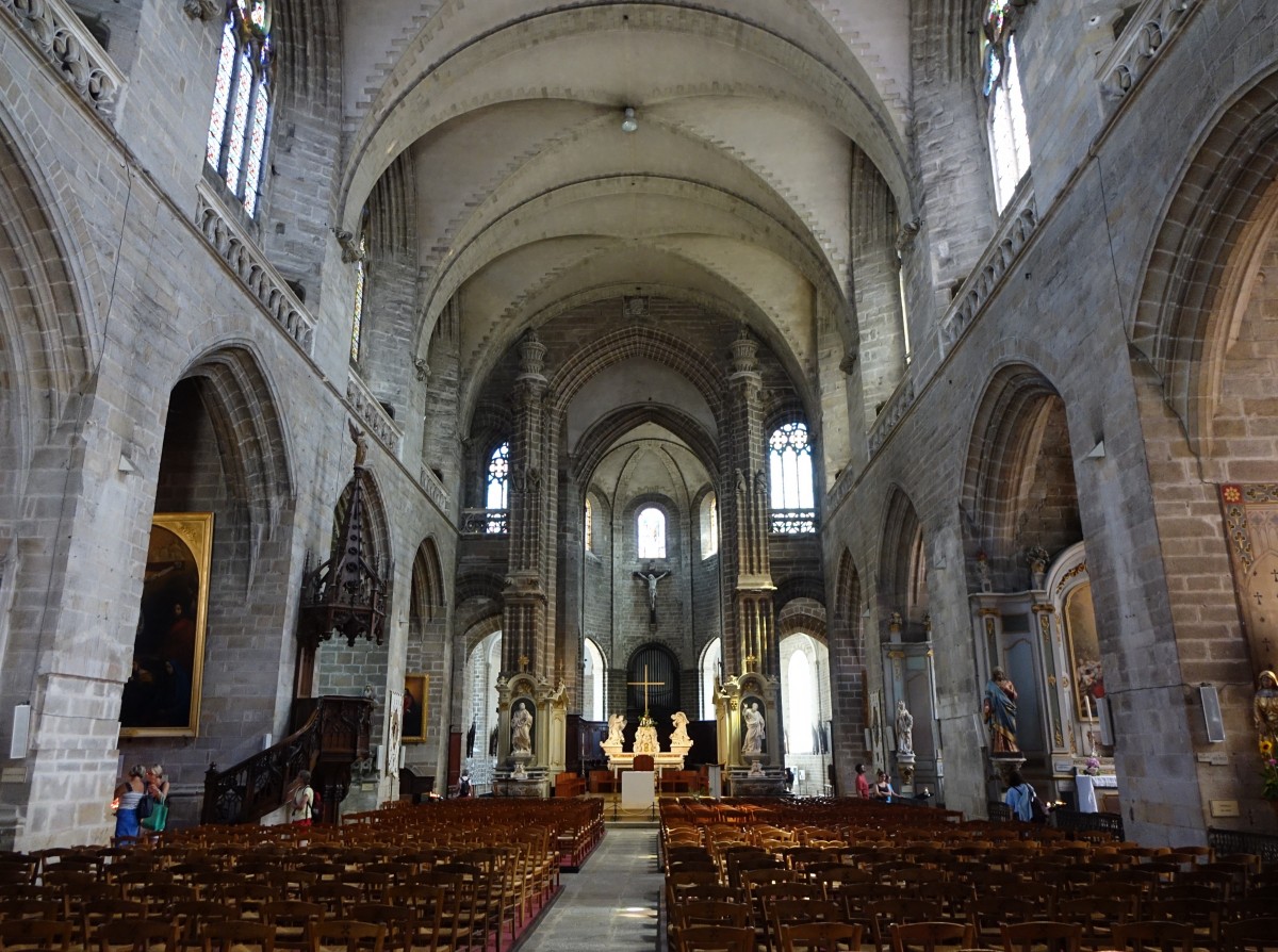 Vannes, Mittelschiff der Kathedrale St. Pierre (16.07.2015)