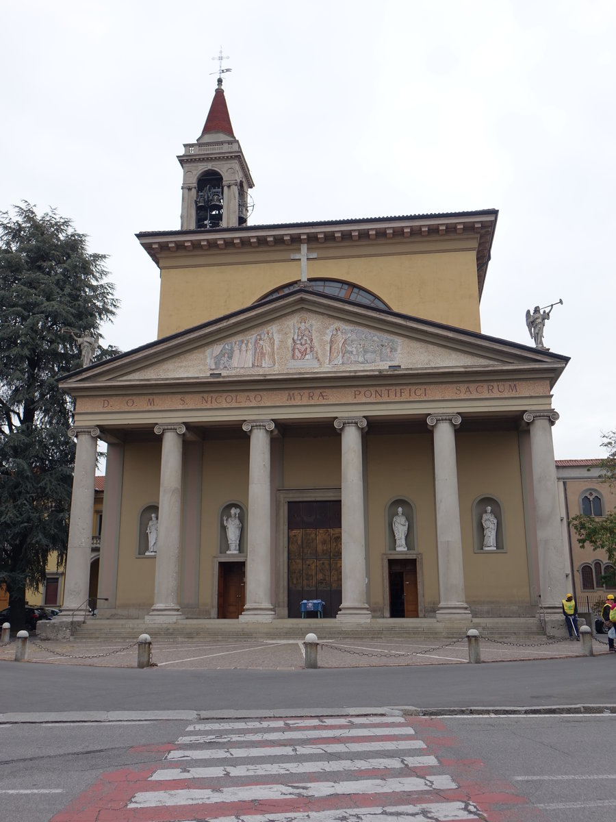 Vaprio d´Adda, neoklassizistische Pfarrkirche San Nicol, erbaut im 19. Jahrhundert durch Luigi Cagnola (30.09.2018)