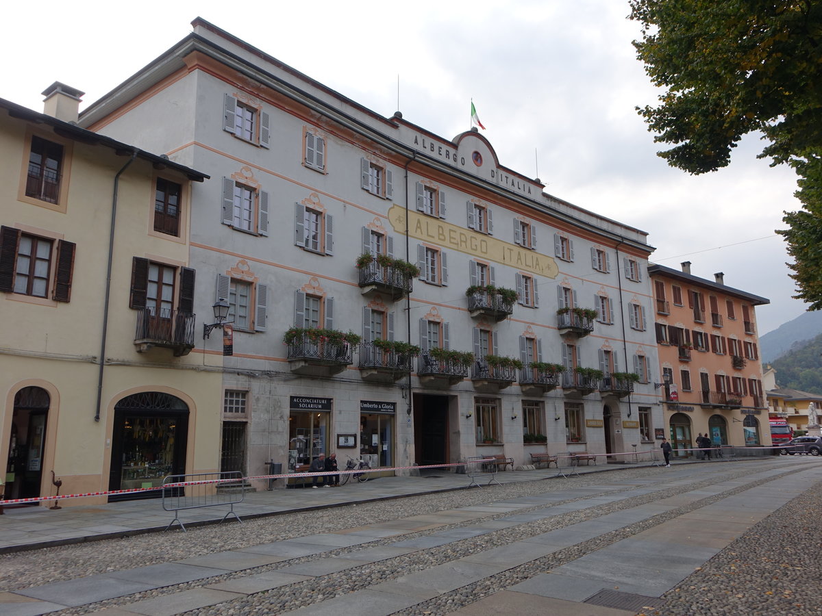 Varallo, historisches Hotel Albergo Italia am Corso Roma (05.10.2018)