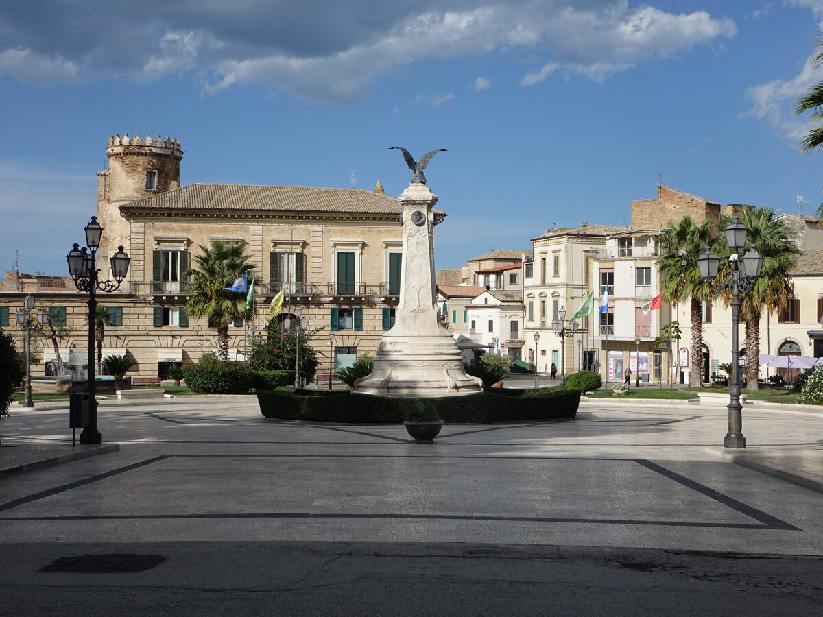 Vasto, Denkmal an der Piazza Gabriele Rossetti (16.09.2022)