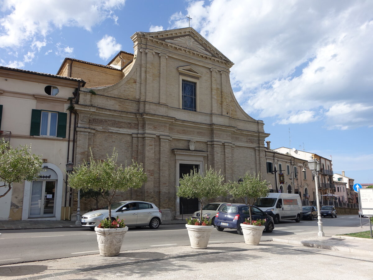 Vasto, Pfarrkirche dell Addolorata und San Francesco, erbaut im 17. Jahrhundert (16.09.2022)
