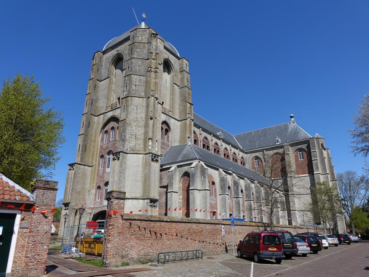 Veere, Kirche Onze Lieve Vrouwe, erbaut 1479, Chor wird als Kirche genutzt, Langschiff fr Ausstellungen (30.04.2015)