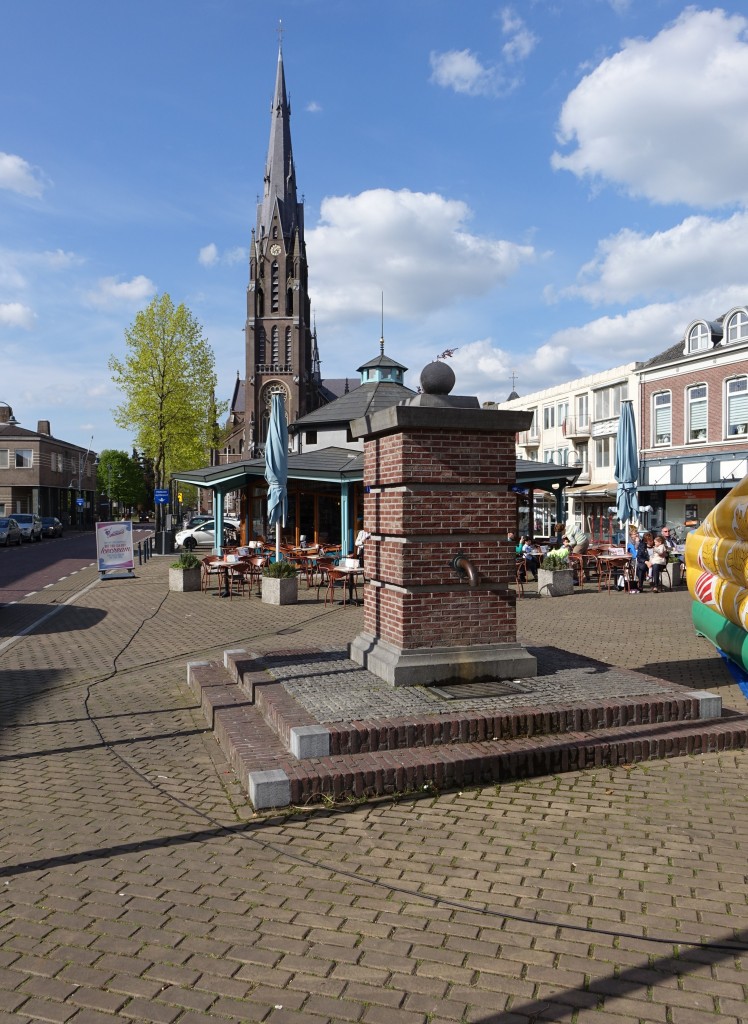 Veghel, St. Lambertus Kirche am Marktplatz (01.05.2015)