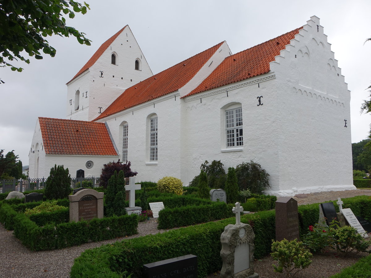 Vejlby, Egeskov Kirche, romanische Dorfkirche, erbaut im 11. Jahrhundert (21.07.2019)