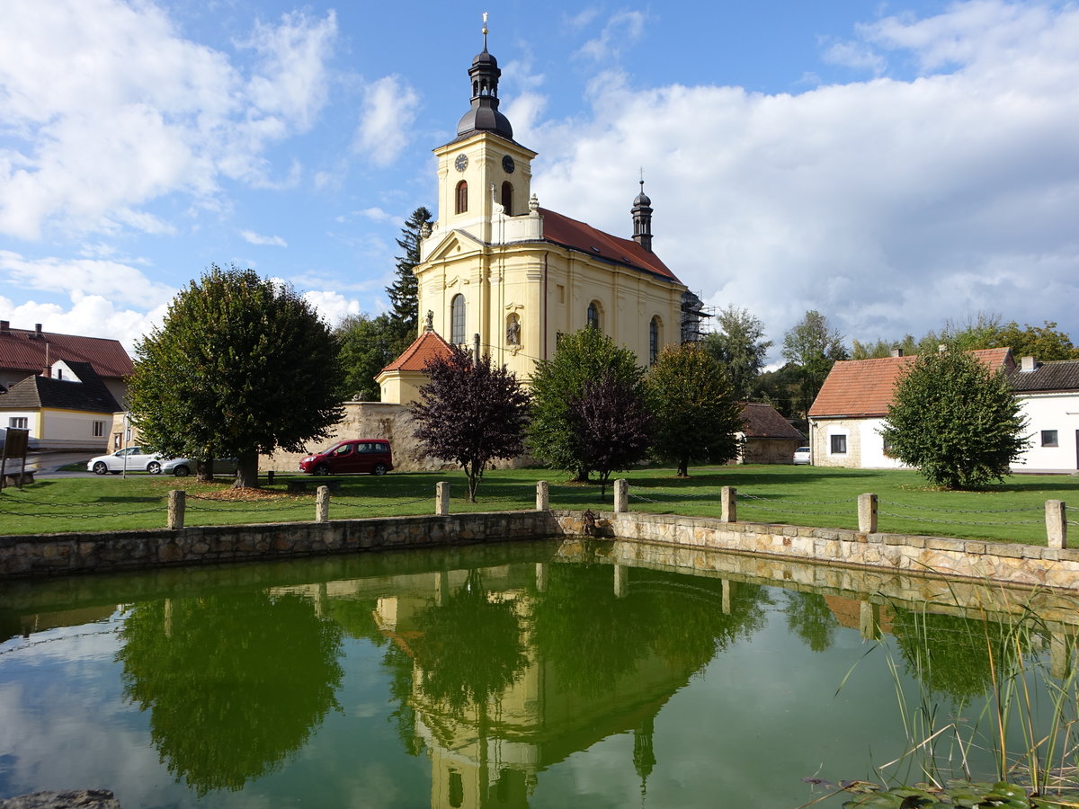 Veli u Jična / Welisch, Pfarrkirche St. Wenzel, erbaut im 18. Jahrhundert (28.09.2019)
