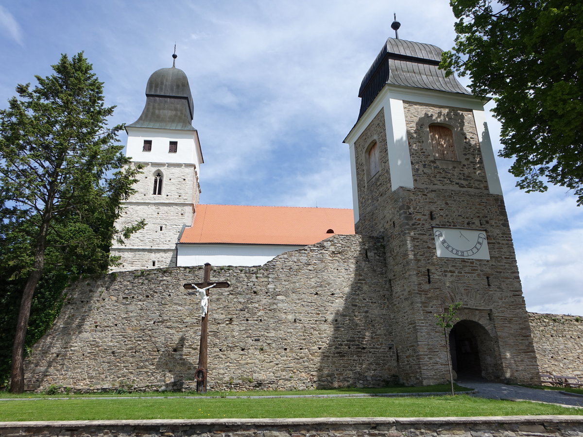 Velka Bites, sptromanische Wehrkirche St. Johannes der Tufer, erbaut im 15. Jahrhundert (30.05.2019)
