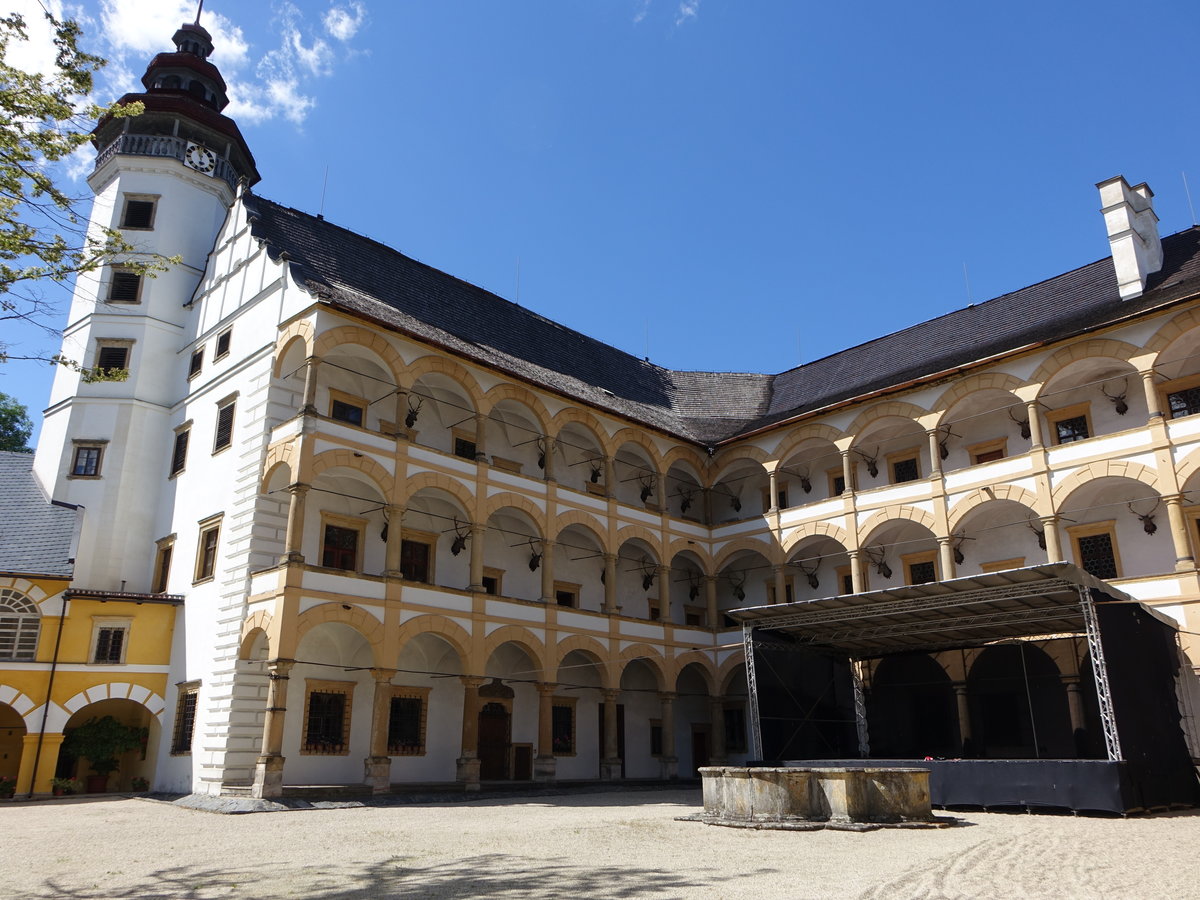 Velke Losiny / Gro Ullersdorf, Arkadenhof im Renaissance Schloss, erbaut von 1580 bis 1589 (30.06.2020)