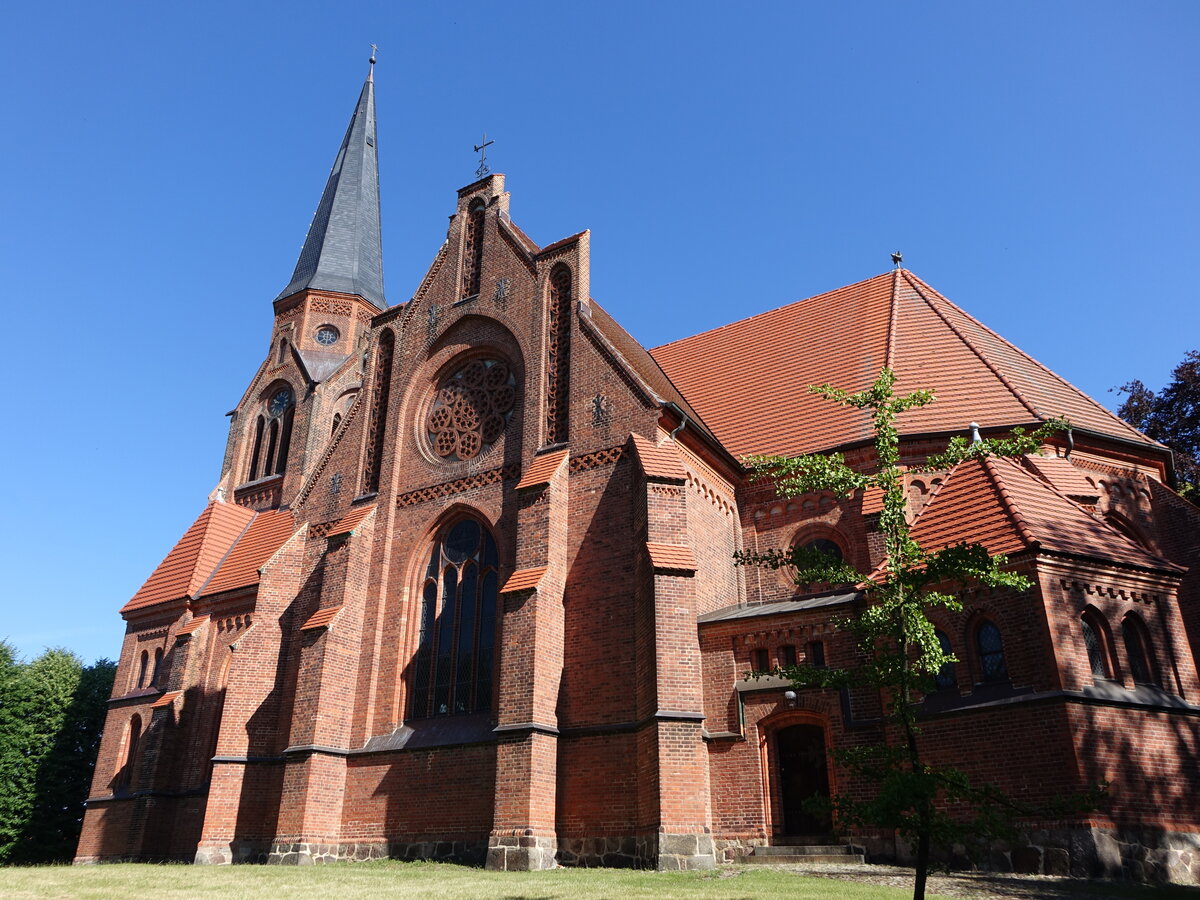Vellahn, evangelische Kirche, neugotisch erbaut von 1883 bis 1885 durch Theodor Kr�ger (21.06.2026)