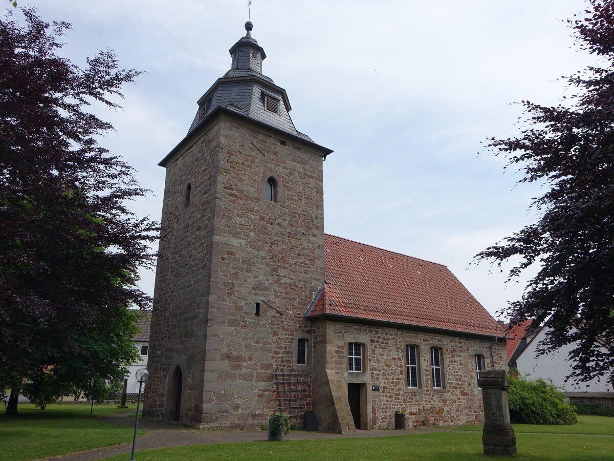 Velmeden, evangelische Kirche, erbaut 1397, barocke Kirchturmhaube von 1759 (04.06.2022)